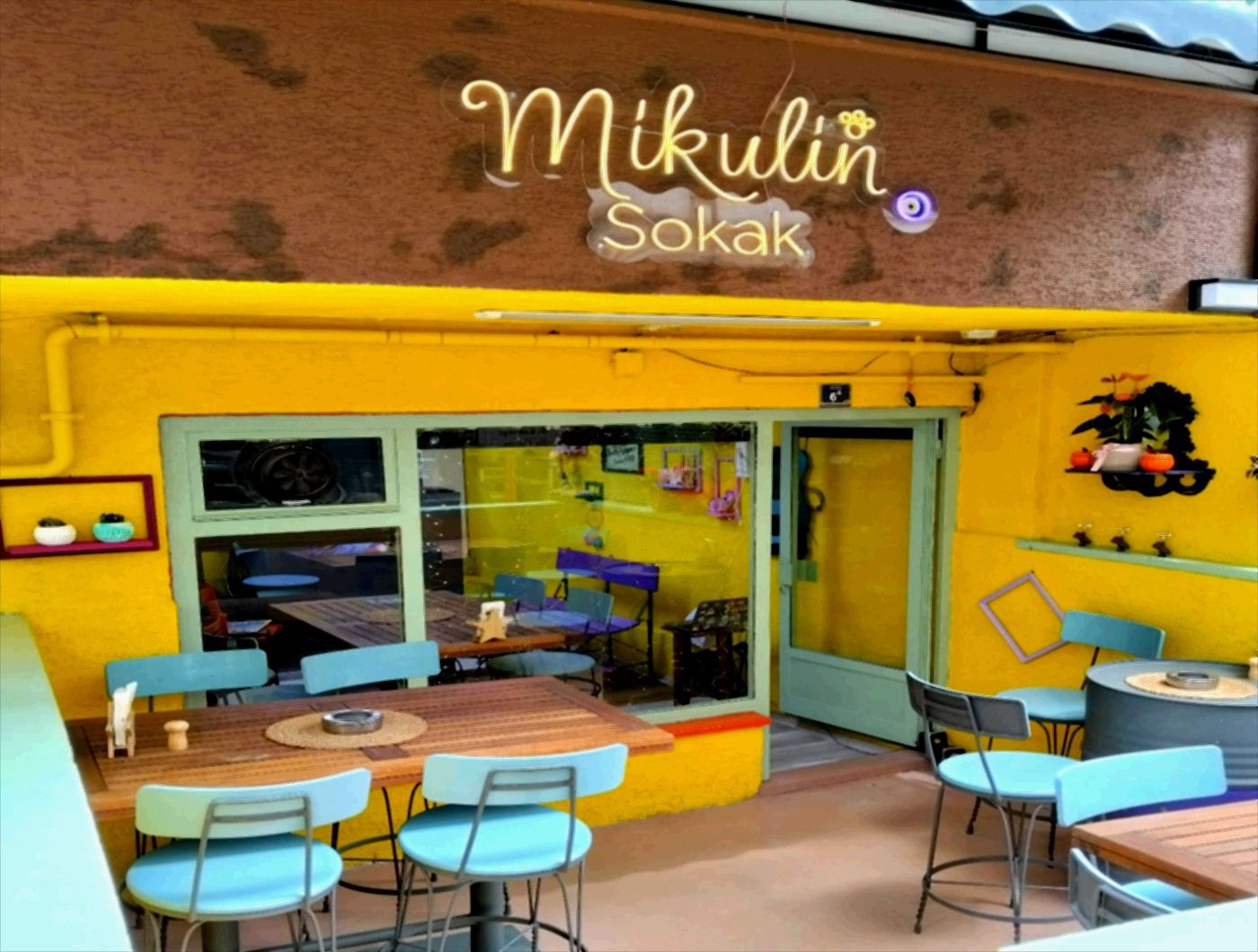 Sıcak kafe atmosferi